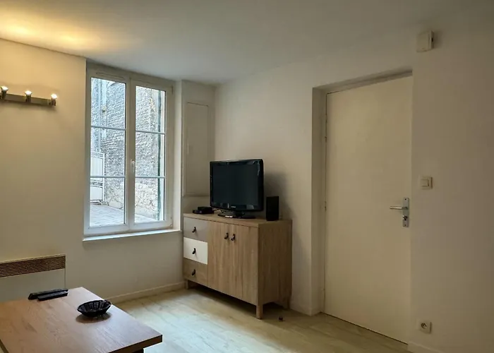 Charming Close To The Chateau De Apartment